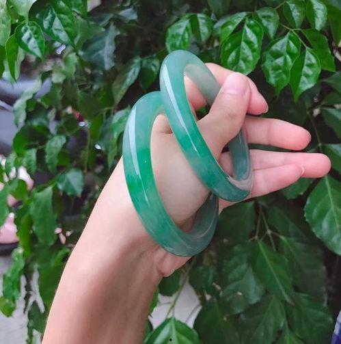 莫西沙糯冰手镯怎么看料,揭秘天然翡翠的生成奥秘