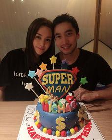 女网红照顾宝宝照片,温馨育儿瞬间，记录宝宝成长点滴”