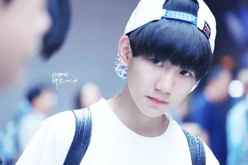 吃瓜群众王源,娱乐圈的“瓜王”传奇