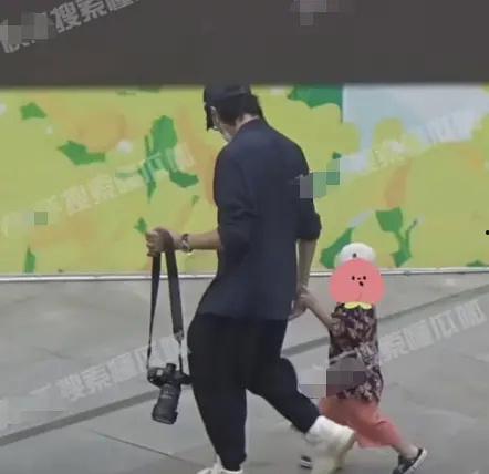 狗仔要爆料两个孩子视频,揭秘明星子女的私密瞬间