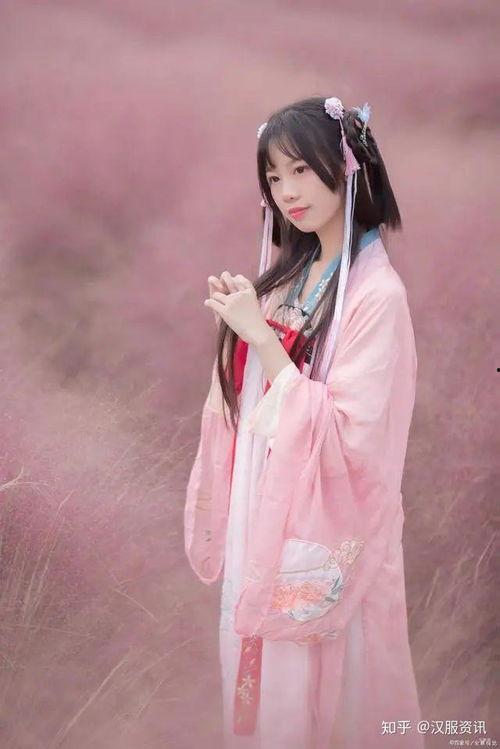 汉服吃瓜照,一场穿越时空的吃瓜盛宴