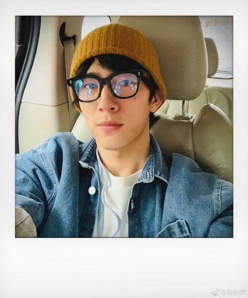 明星素颜框架眼镜,揭秘框架眼镜的明星效应